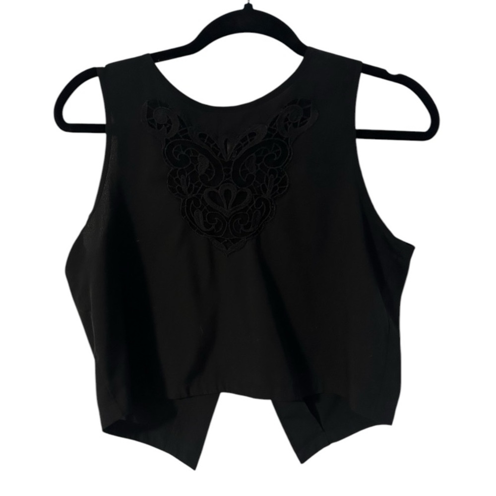 Black‎ Embroidered Sleeveless Crop Top
